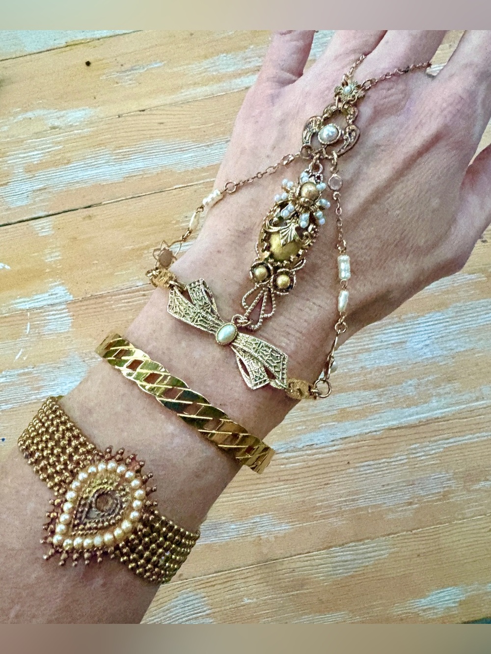 Handchain with vintage pearl accents